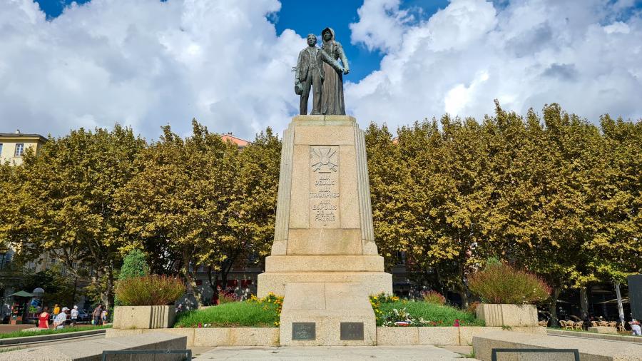 Monument aux morts Place Saint-Nicolas