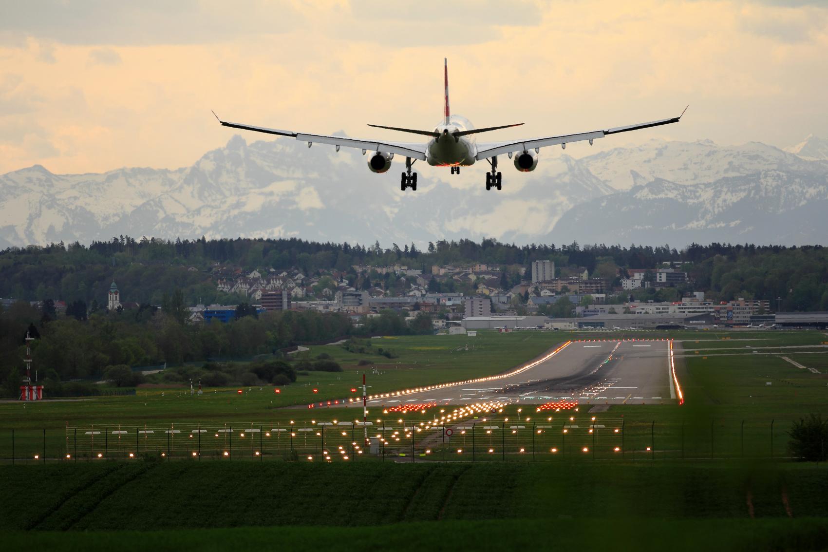 check flight arrivals and departures